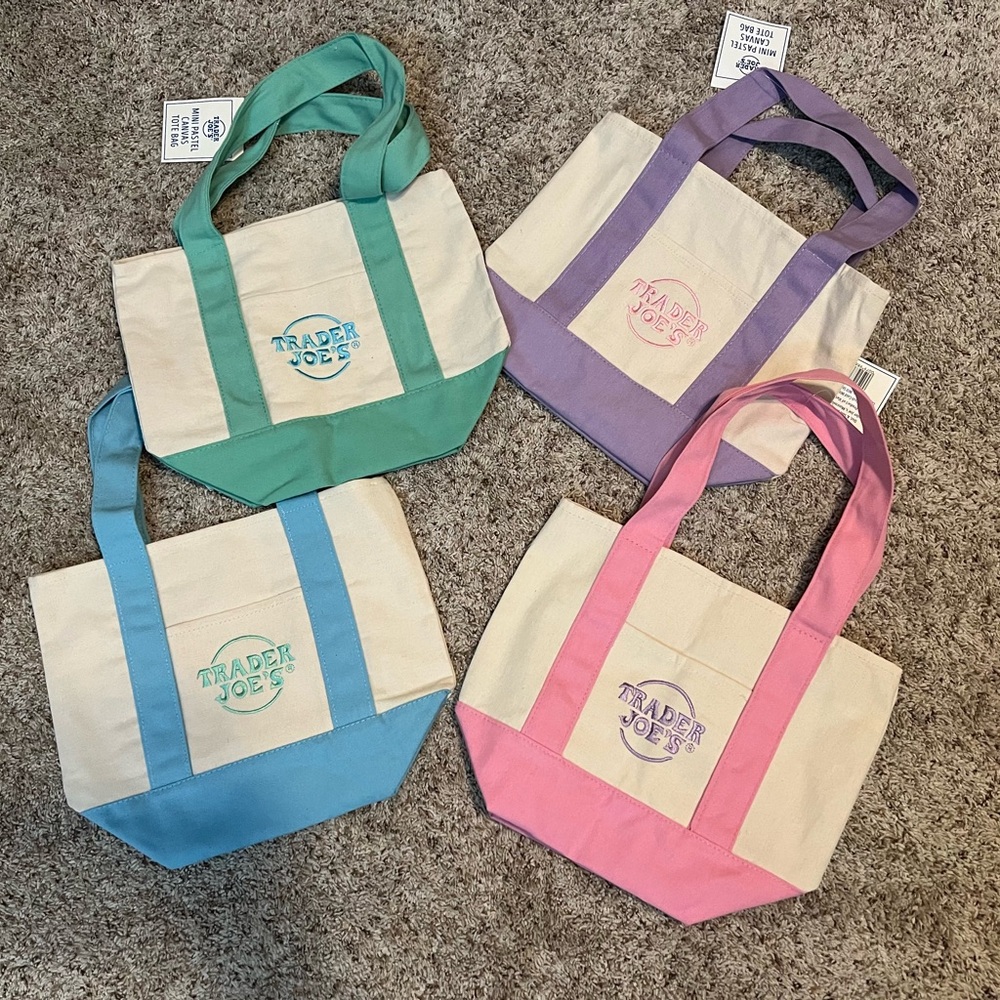 4 pcs Trader Joe’s tote bags